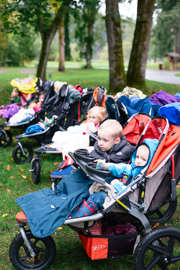 kids lined up in stroller strides class